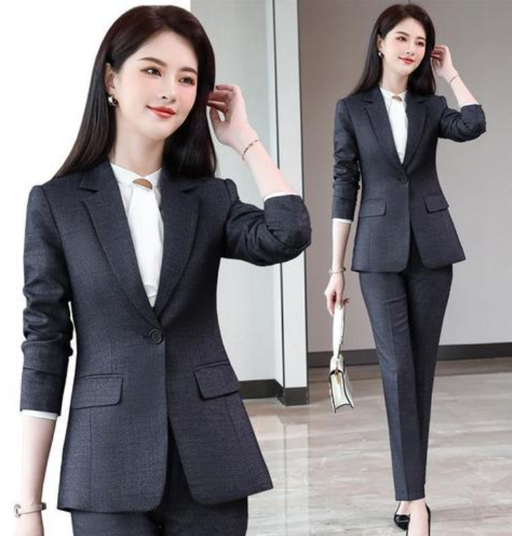 穿西裝配短裙，擋不住少女身材