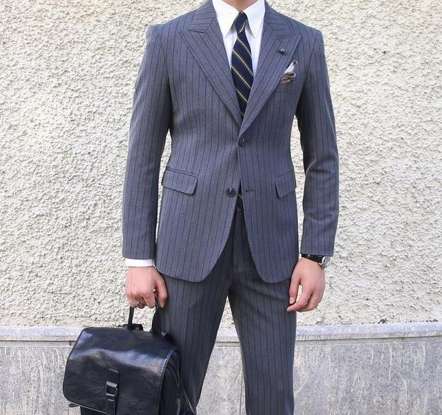 西服定做的過程涉及到多個(gè)重要的環(huán)節(jié)和步驟，